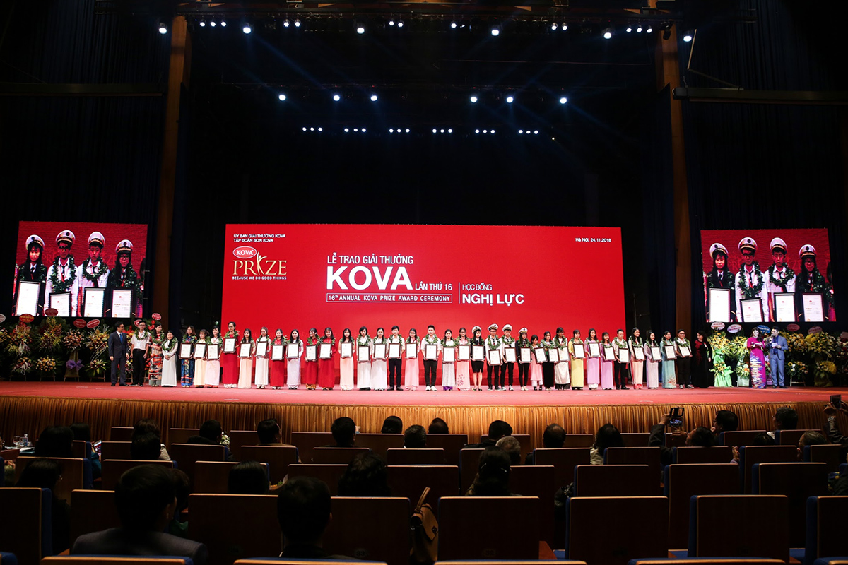 18 năm qua, hàng ngàn suất Học bổng KOVA đã đến tay các em sinh viên từ các trường Đại học công lập trên cả nước.